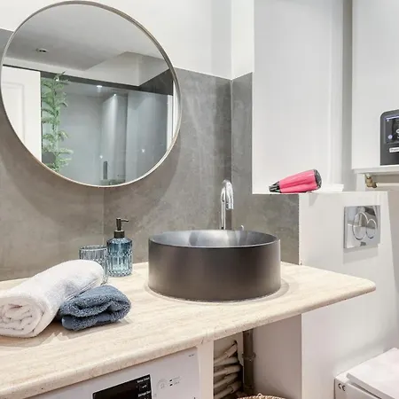 Le Cocon Cavet T3 Coeur Village Marche & Port Apartment *