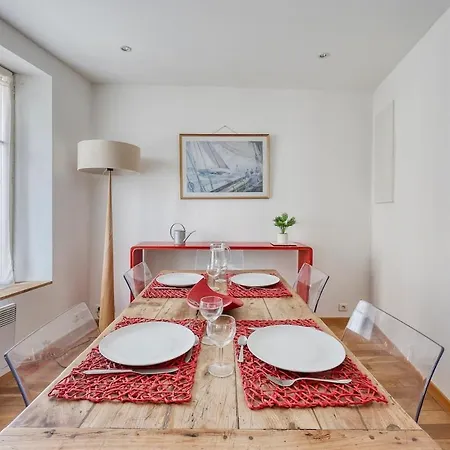 Le Cocon Cavet T3 Coeur Village Marche & Port Apartment *